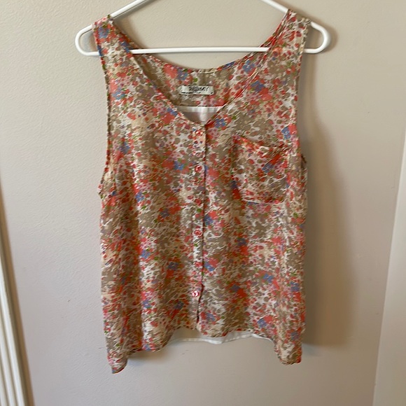 Cute Romy brand flowy tank - Picture 1 of 4